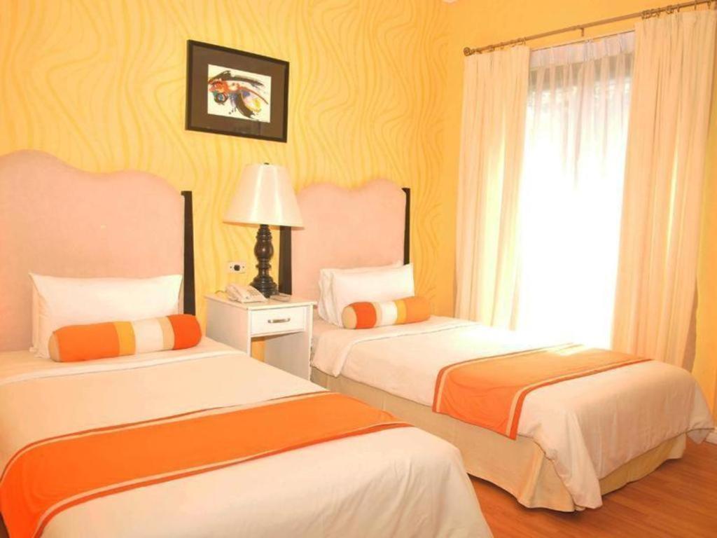 Queen Margarette Hotel Lucena Exterior photo