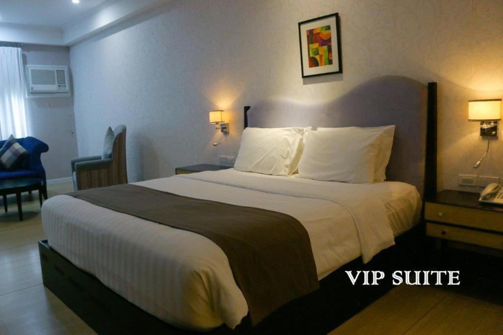 Queen Margarette Hotel Lucena Exterior photo
