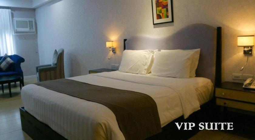 Queen Margarette Hotel Lucena Exterior photo