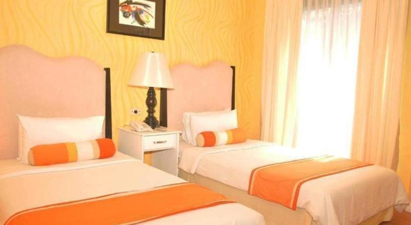 Queen Margarette Hotel Lucena Exterior photo