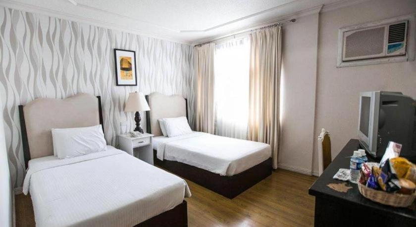Queen Margarette Hotel Lucena Exterior photo