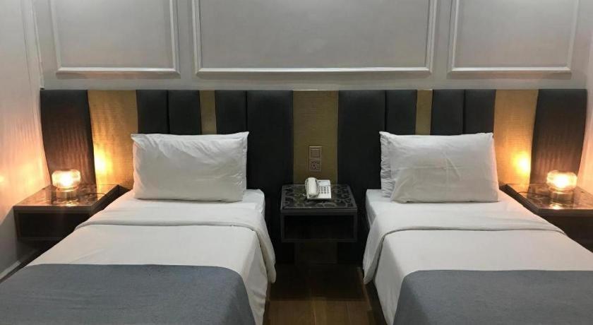 Queen Margarette Hotel Lucena Exterior photo