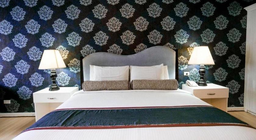 Queen Margarette Hotel Lucena Exterior photo