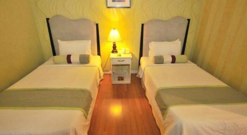 Queen Margarette Hotel Lucena Exterior photo