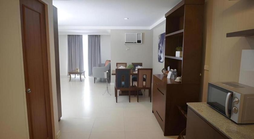 Queen Margarette Hotel Lucena Exterior photo