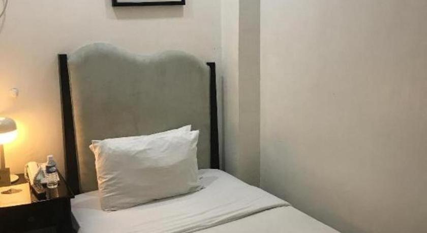 Queen Margarette Hotel Lucena Exterior photo