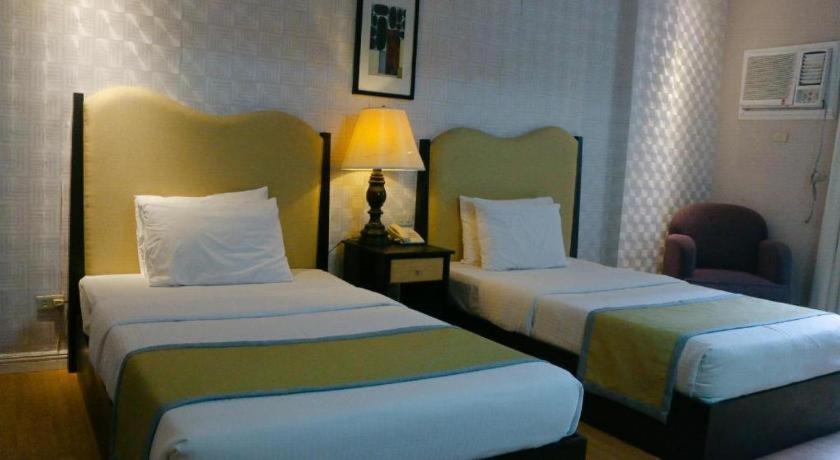 Queen Margarette Hotel Lucena Exterior photo