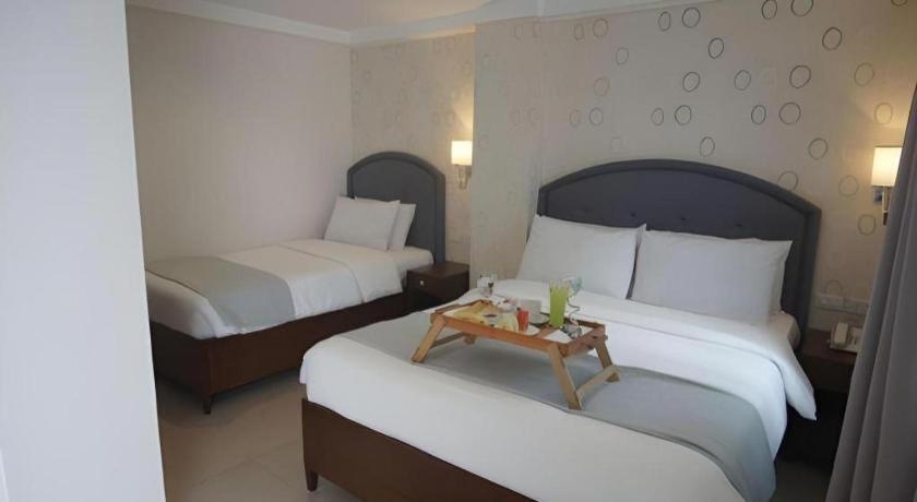 Queen Margarette Hotel Lucena Exterior photo
