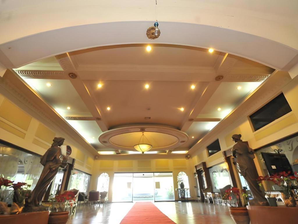 Queen Margarette Hotel Lucena Exterior photo
