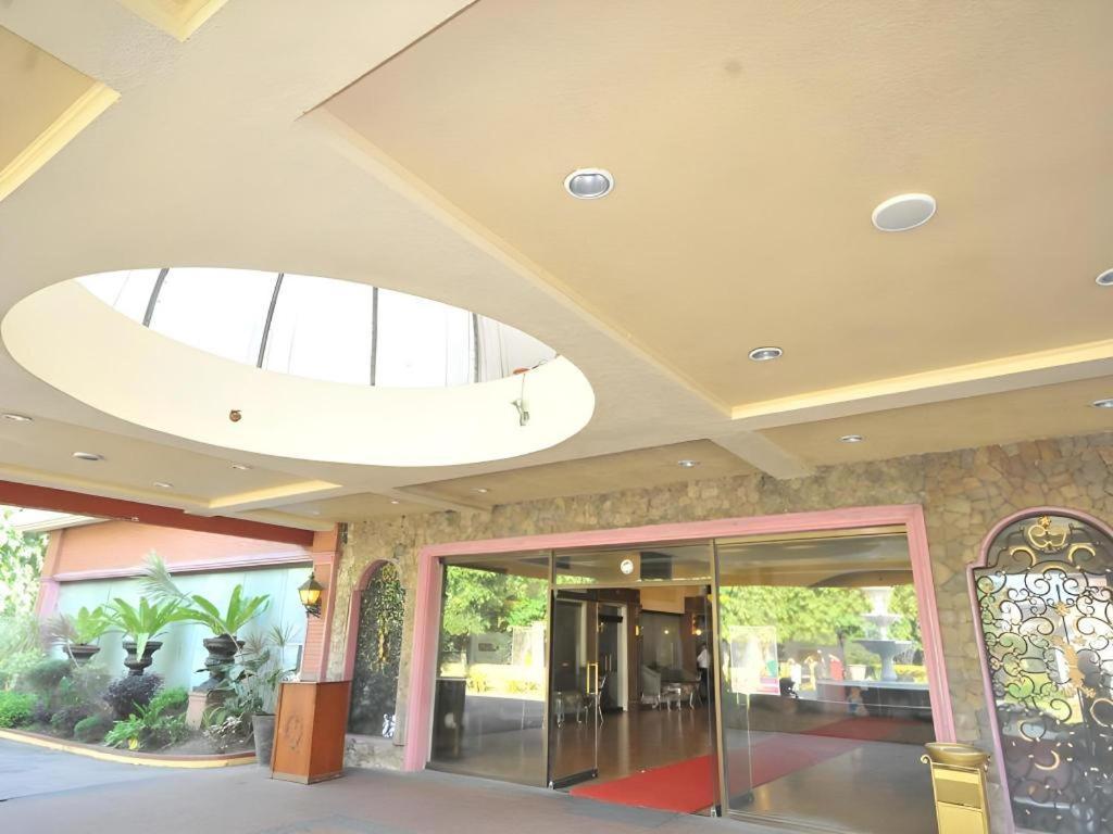 Queen Margarette Hotel Lucena Exterior photo